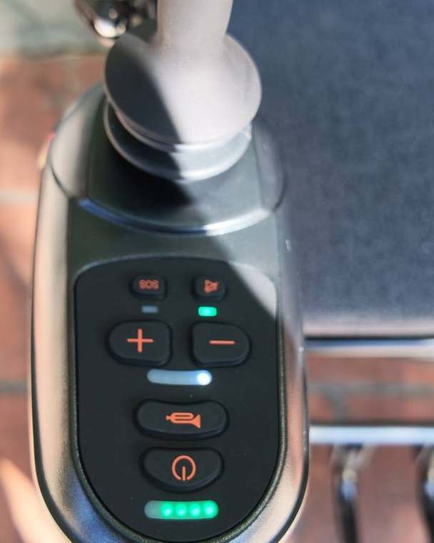 Xe lăn điện Lucass 126
